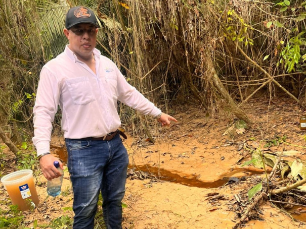 Leonardo Granados from San Silvestre Green investigates contamination near the Veolia landfill